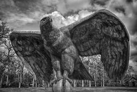 thorn eagle statue