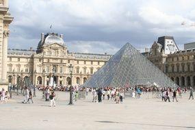 pyramid glass louvre, paris