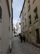 Narrow street in paris