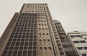 grey concrete skyscraper