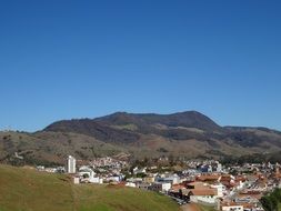 city near the mountains in brazil