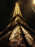 the lights on the Eiffel Tower in Paris