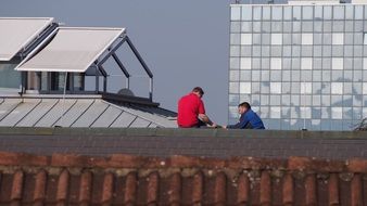 roofers at work in city