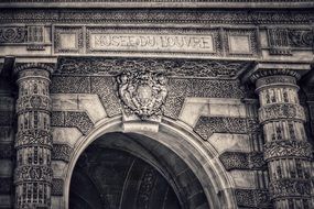 picture of the Louvre museum facade in Paris