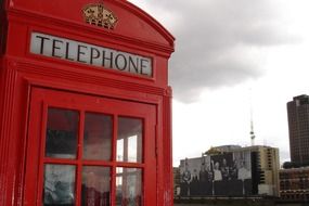 red phone booth in london