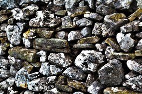 Stone wall with coarse masonry