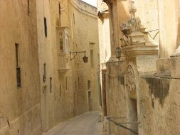 narrow alley in Mdina, Malta