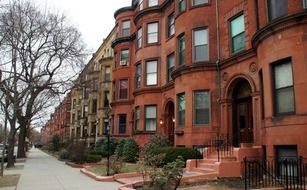 commonwealth avenue in Boston, United States