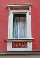 window wall red