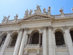 late baroque facade of the Basilica di San Giovanni in Laterano