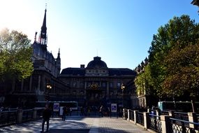 monument in paris in spring