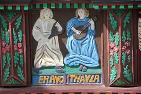 figures on the facade of eravo thayla