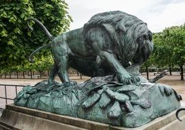 sculpture of a mysterious animal,paris