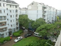 car parking in the courtyard of the Shanghai house