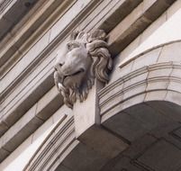 lion head as a monument on the facade in madrid