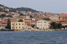 houses by the lake