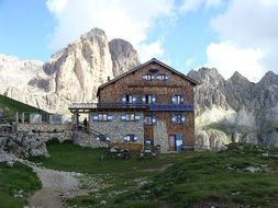 unusual house in the mountains, Rotwandhutte, Trentino