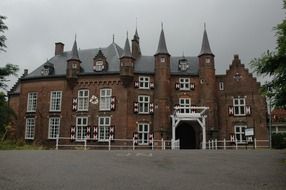 Kasteel Maurick is a hotel in the Netherlands