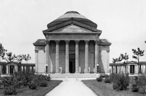 Black-and-white image of the library in new york, 1904