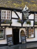 Facade of the restaurant with the roof in moss in Fachwerkhaus, england