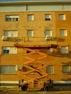 Scissor Lift at painted facade