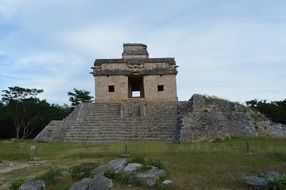 maya architecture pyramid in mexico