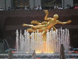 fountain on the Rockefeller square