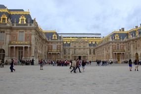 versailles palace with tourists in Paris