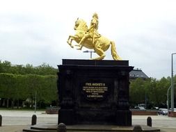 monument to the golden horseman in dresden