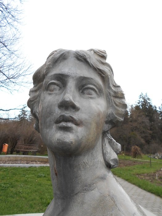 statue of a woman in cluj napoca