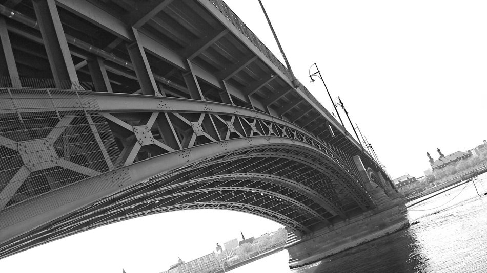 black and white photo of a steel bridge in Mainz, Germany