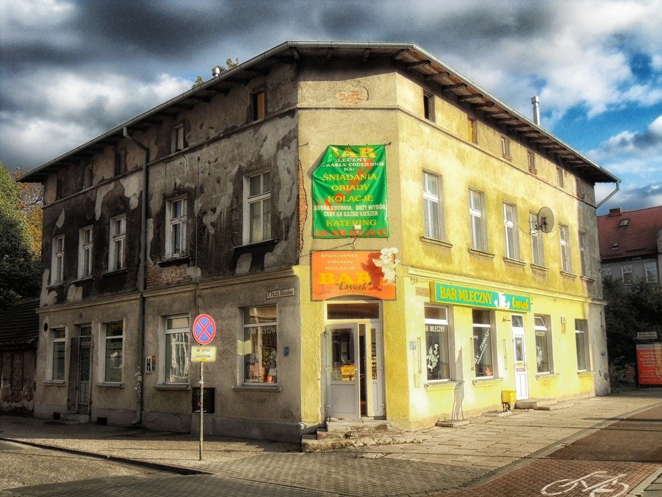 Corner of a building in Gdansk against a background of thunderclouds