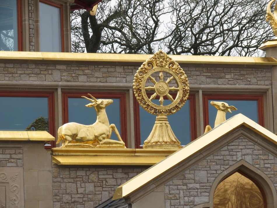 dharma vneel on the facade of the temple