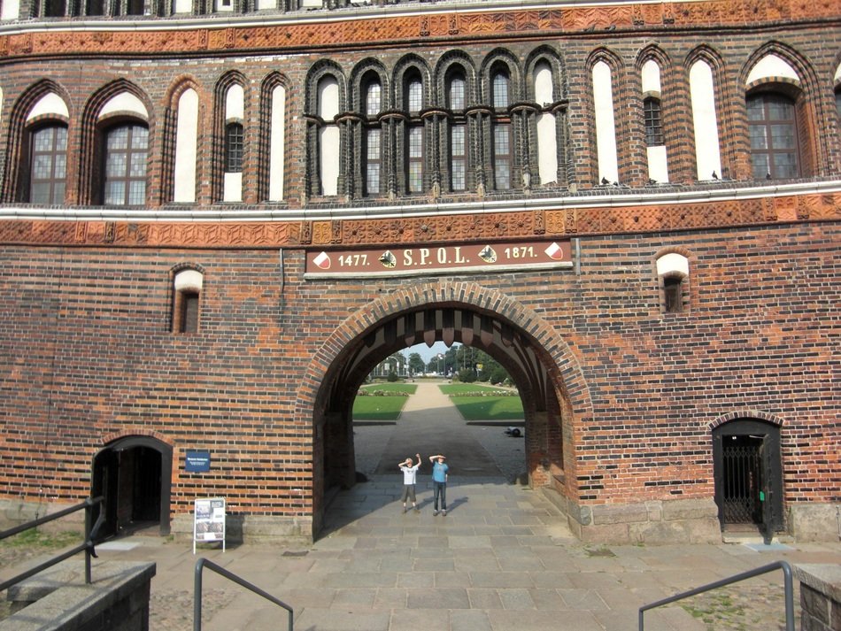 Two men under Holstein gate