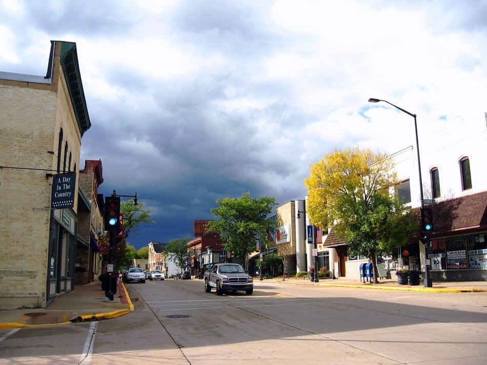 shopping street at sunny day, usa, wisconsin, sun prairie