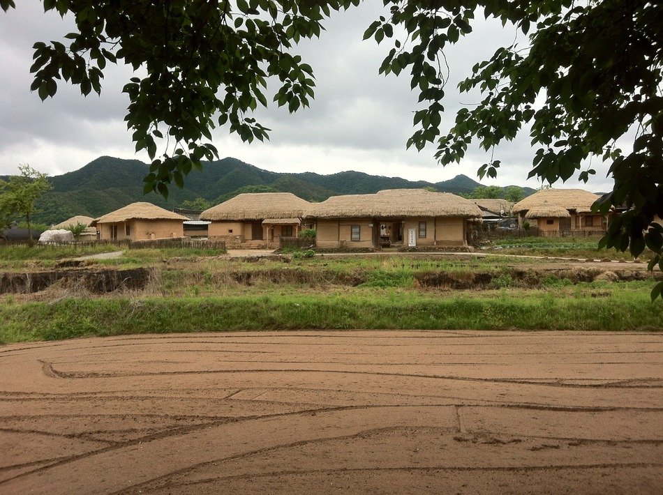Hahoe Village is home to descendants of the Ryu clan