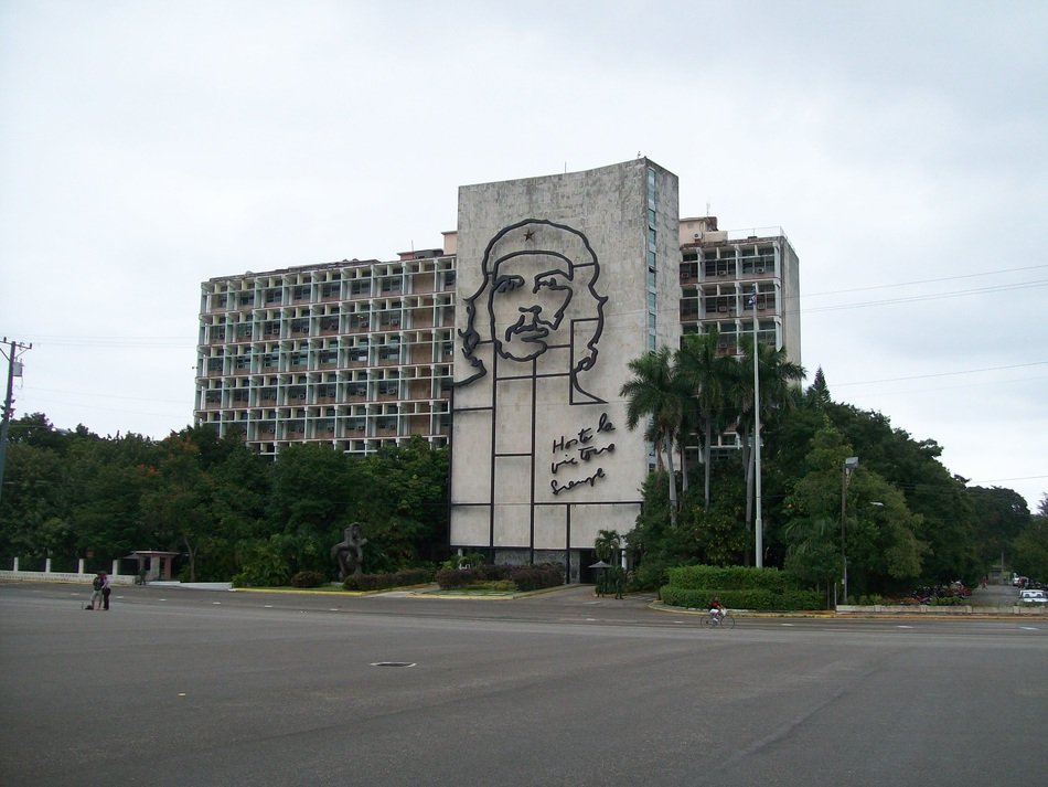 building with the image of Che Guevara, Cuba