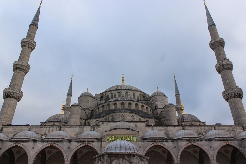 photo of the majestic blue mosque in Istanbul