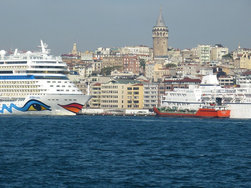 View from the bosfor to old istanbul