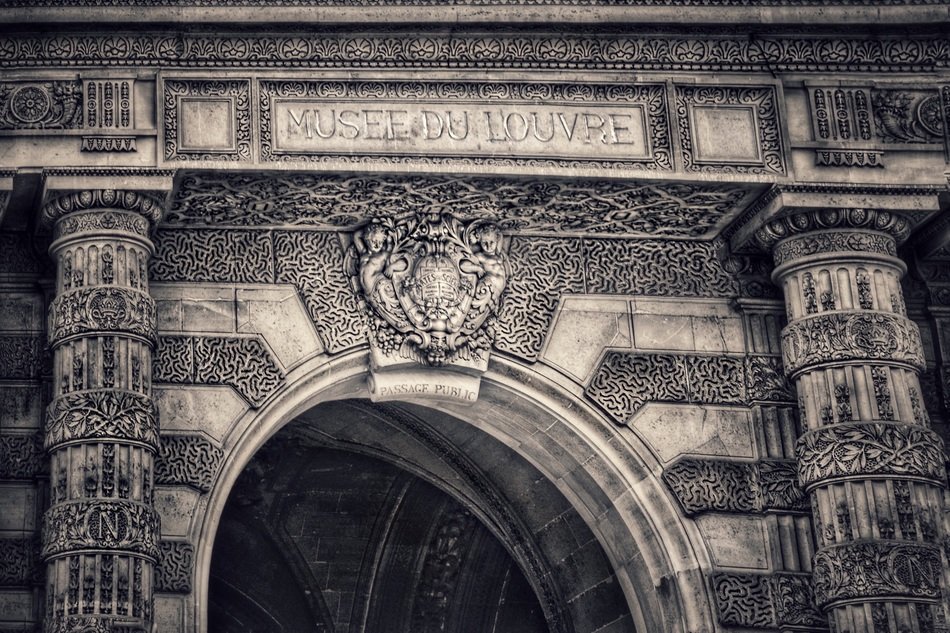 picture of the Louvre museum facade in Paris
