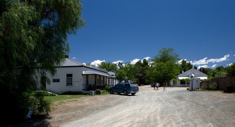 dirt road and colonial architecture in nieu bethesda