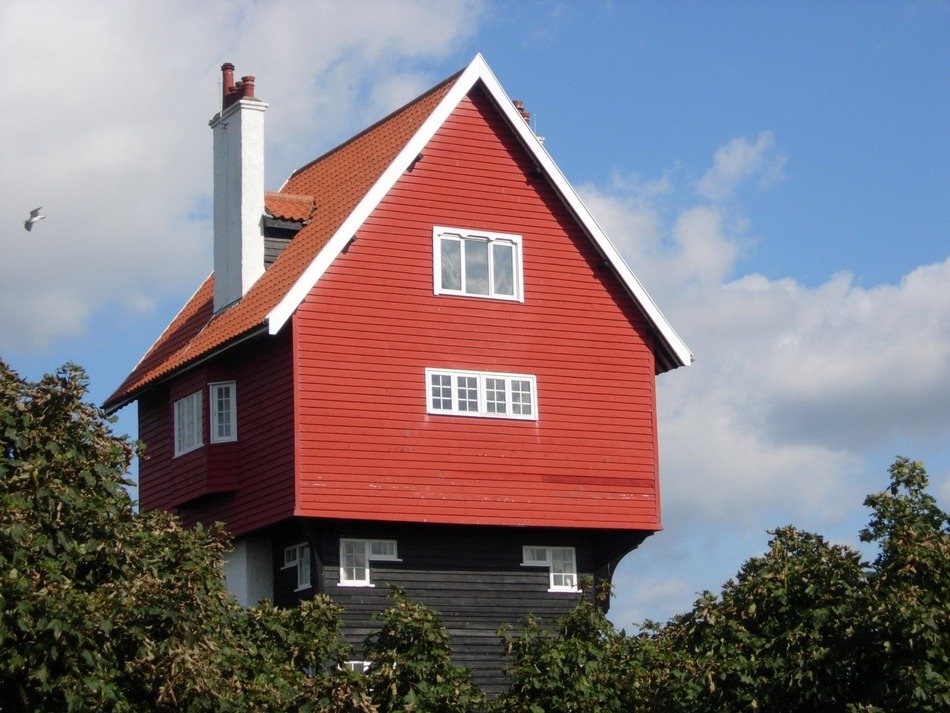 tall two-color house in Aldeburgh