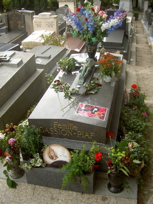 obelisk on edith piaf grave
