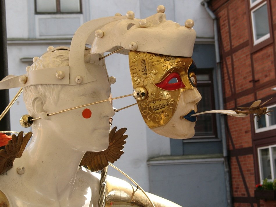 sculpture with mask in klaipeda