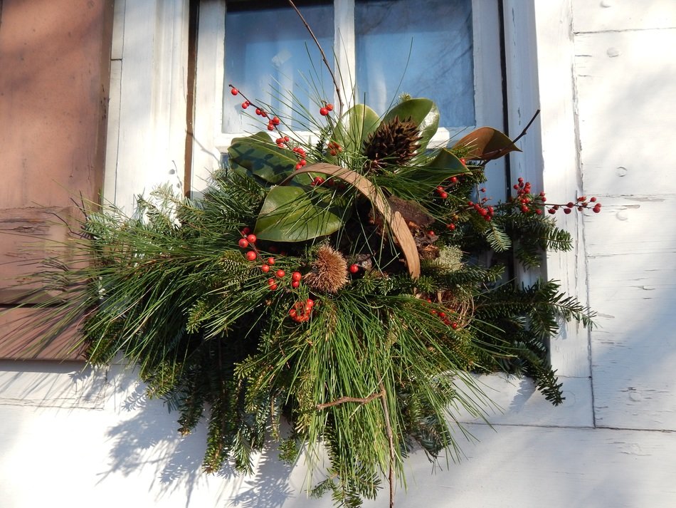 Christmas decoration on the windowsill