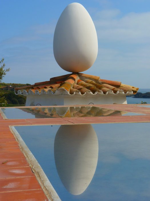 The Portligat's roof with a mirror image