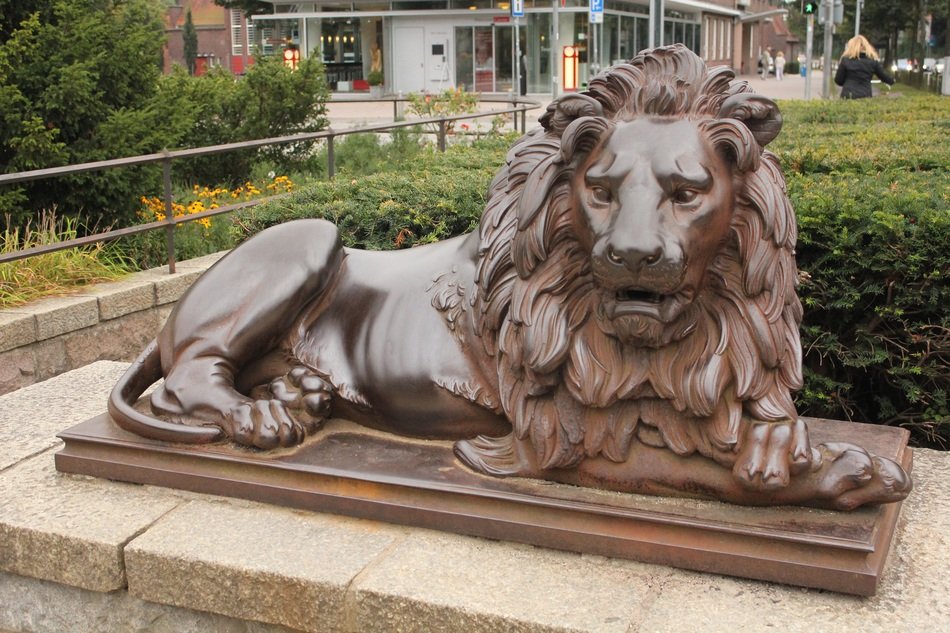 bronze lion in the garden