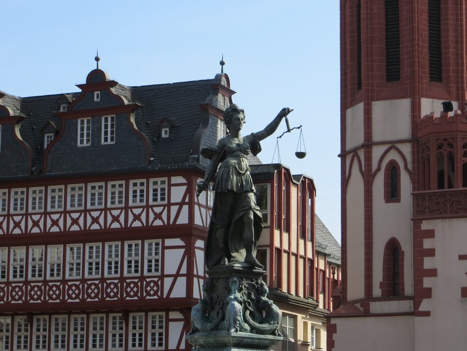 statue in the center of frankfurt