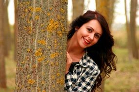 Portrait of the girl behind the tree