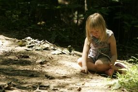 child playing quiet dirt